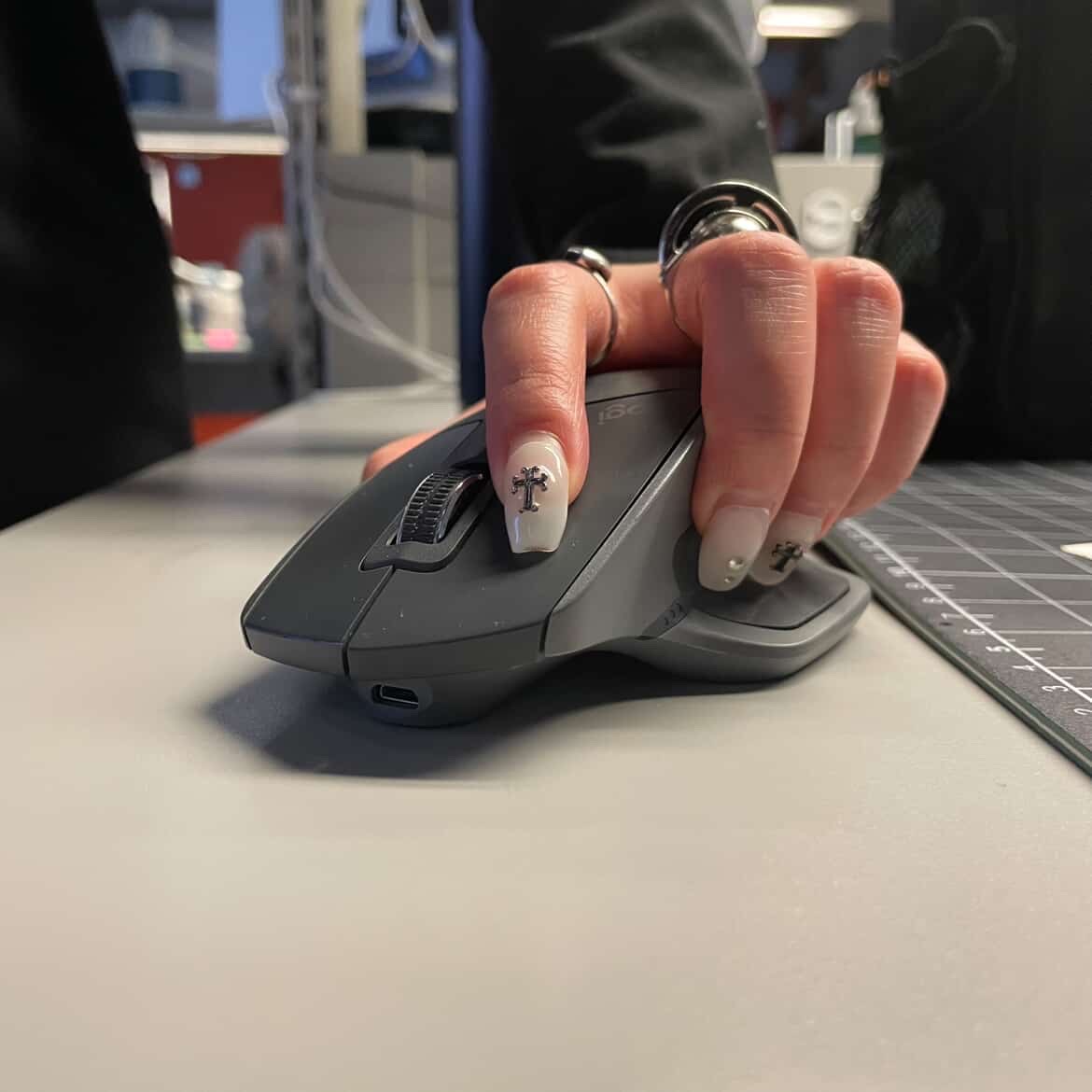 An interaction depicting the clicking of a mouse. The top part of the mouse touches the bottom of it when it is clicked.