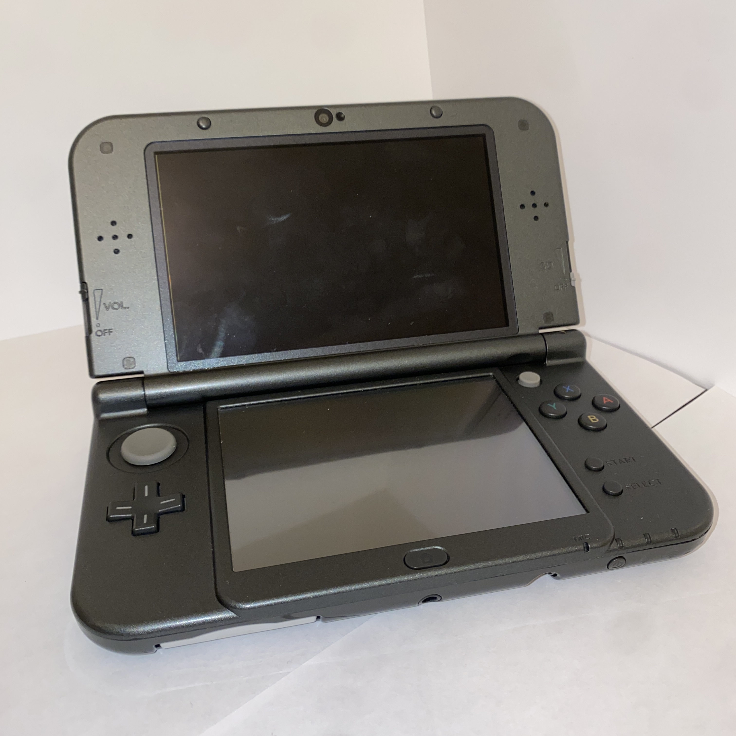 Image of my Nintendo 3DS XL.